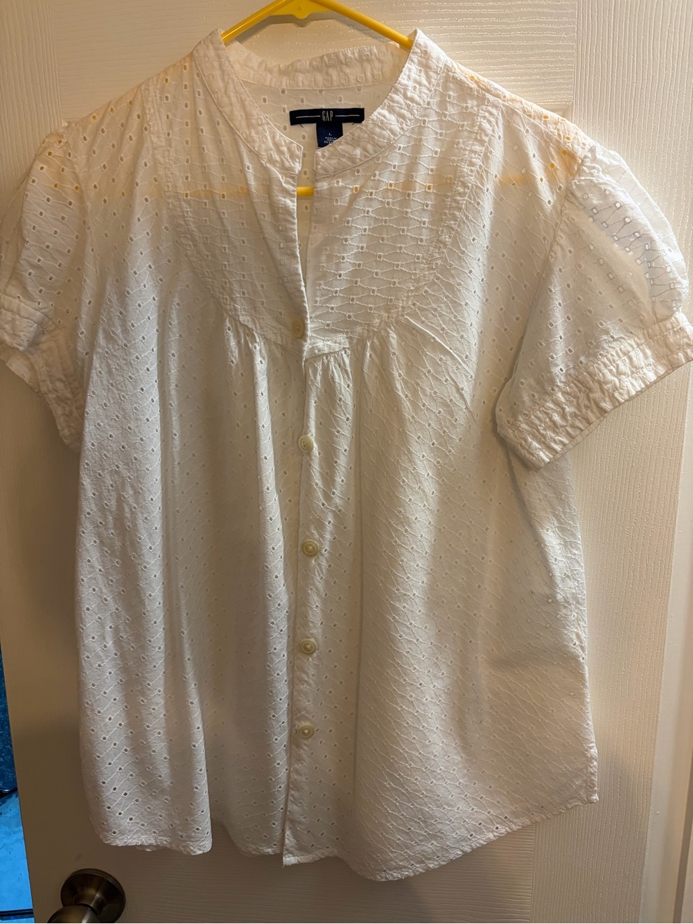 GAP White Eyelet Button-Front Short Sleeve Blouse